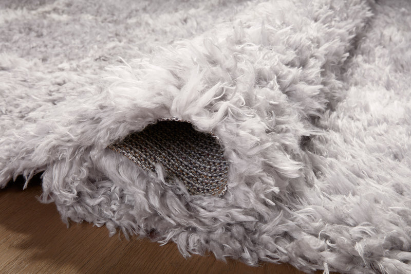 Angela Rose x Loloi Amira Silver / Ivory 2'-3" x 4'-0" Accent Rug Gray Accent Power-Loomed Polyester