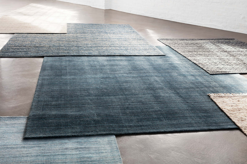 Loloi Pasadena Midnight 2'-0" x 3'-0" Accent Rug Blue Accent Hand-Loomed Viscose/Wool