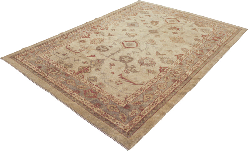 Ushak Collection Rug 6'7''x9'1''