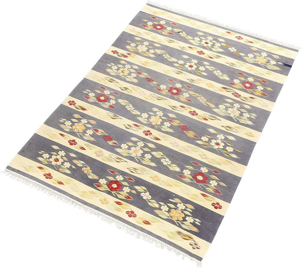 Floral Kilim Wool Rug 4'0''x6'7''