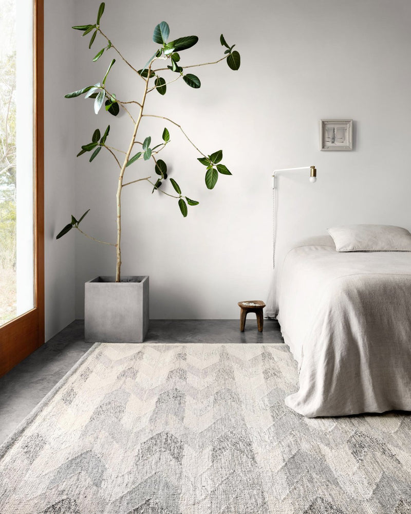 Evelina Collection Rug in Pewter / Silver