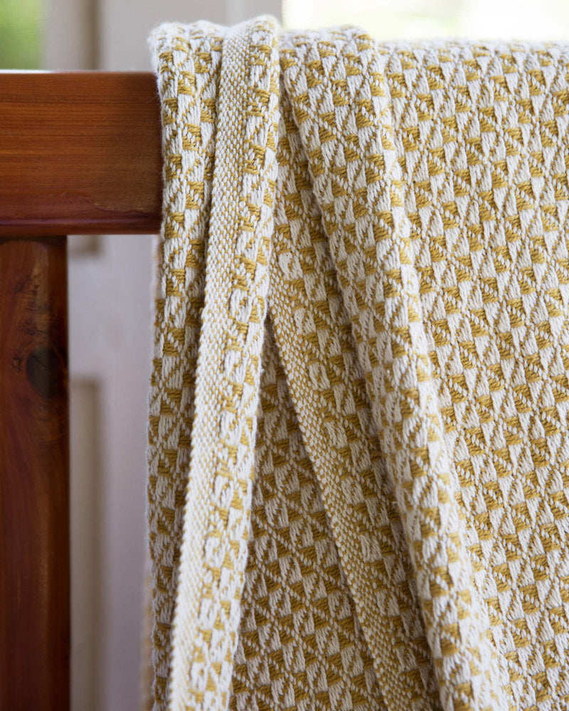 MACKIE Throw in GOLD / IVORY Gold Round Cotton